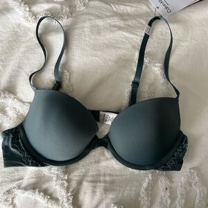 Calvin Klein Plunge Plongeant push up bra in size 36A dark gray. Daily comfort